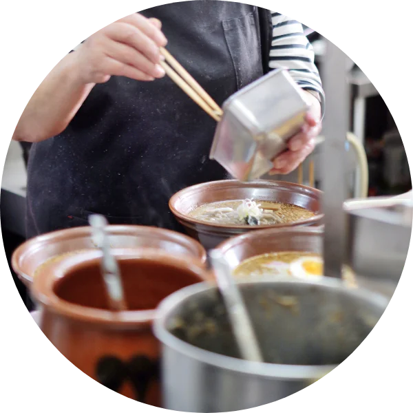 中華そばを調理している様子